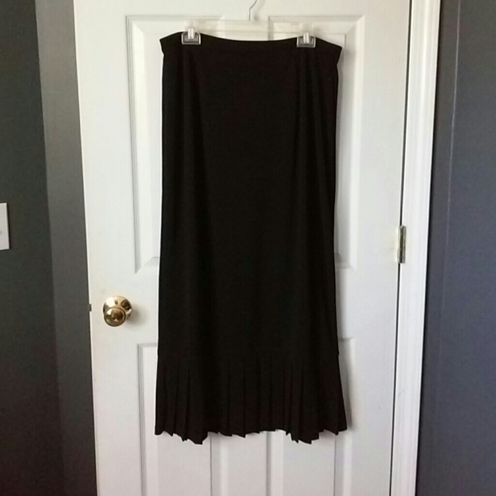 NWOT never worn Cato black skirt with ruffle